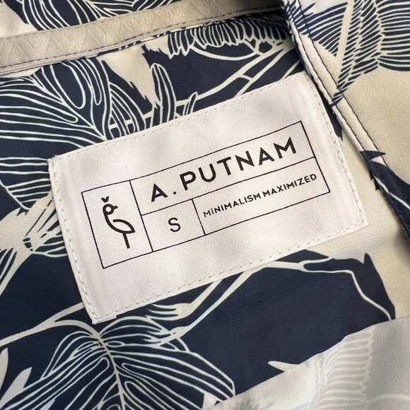 A.PUTNAM  white cranes in flight on a blue back drop Button Down Shirt - Picture 2 of 5